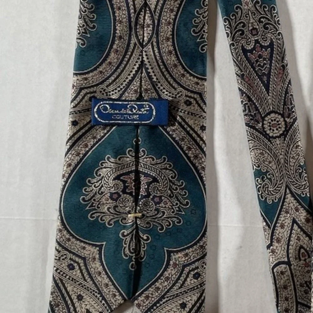 Vintage Oscar‎ de la Renta Couture Men's Silk Tie - Green & Navy Paisley Pattern